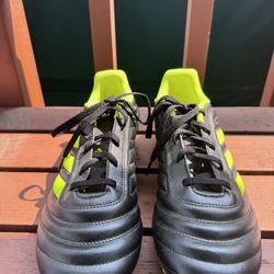 Men’s Soccer Cleats Adidas Size 10.5