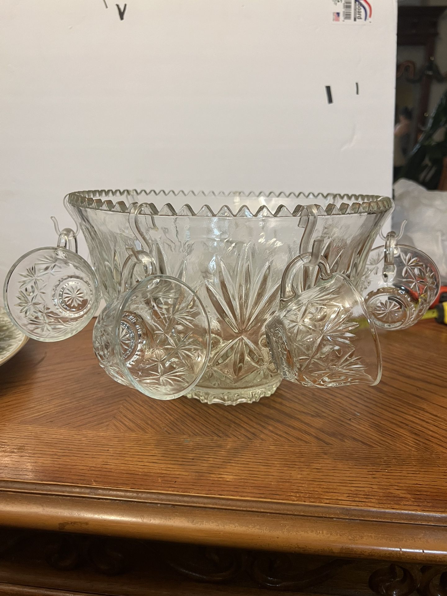 Vintage  Bowl With 7 Cups Excellent Condition