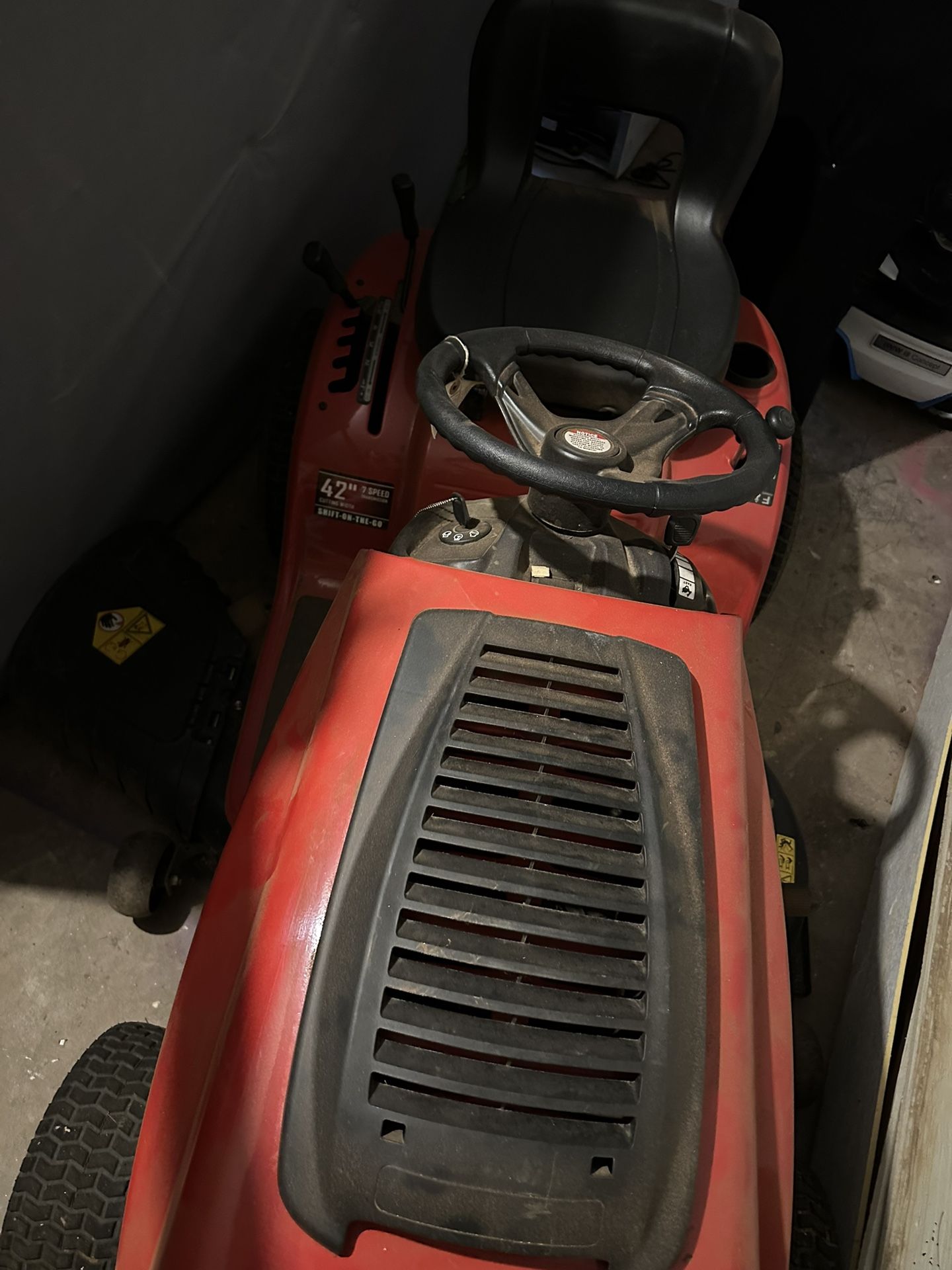 Ride on lawn mower