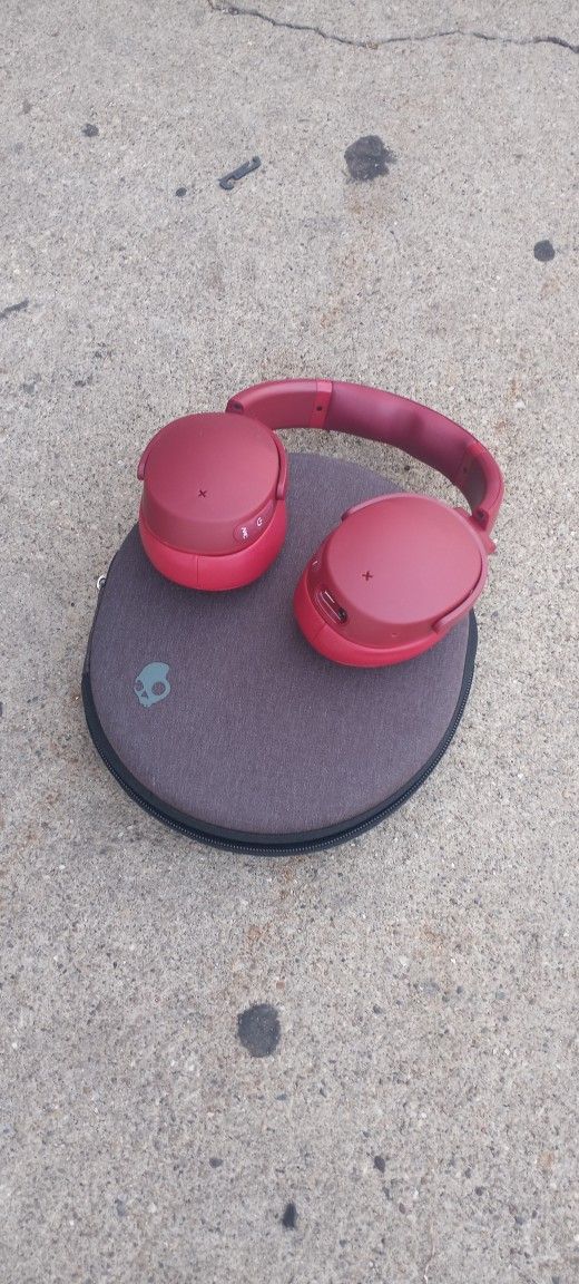 Skulcandy Crusher Evo Over The Ear Wireless Headphones . .