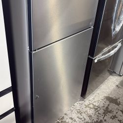 Whirlpool Apartment Size Refrigerator