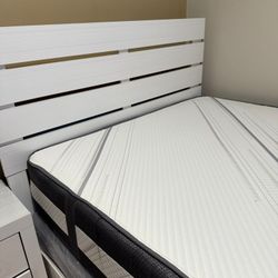 Bed And Counter With Mirror 