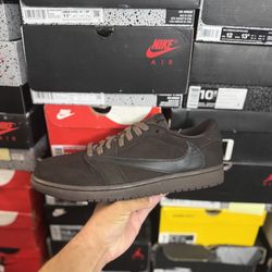 Jordan 1 Low Travis Scott Velvet Brown size 10 VNDS