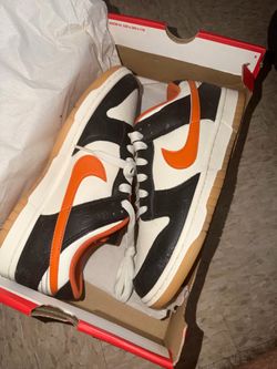 The Nike Dunk Low PRM Halloween 2021 8.5