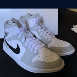 Jordan 1 Mid Light Smoke Grey size 8 women 