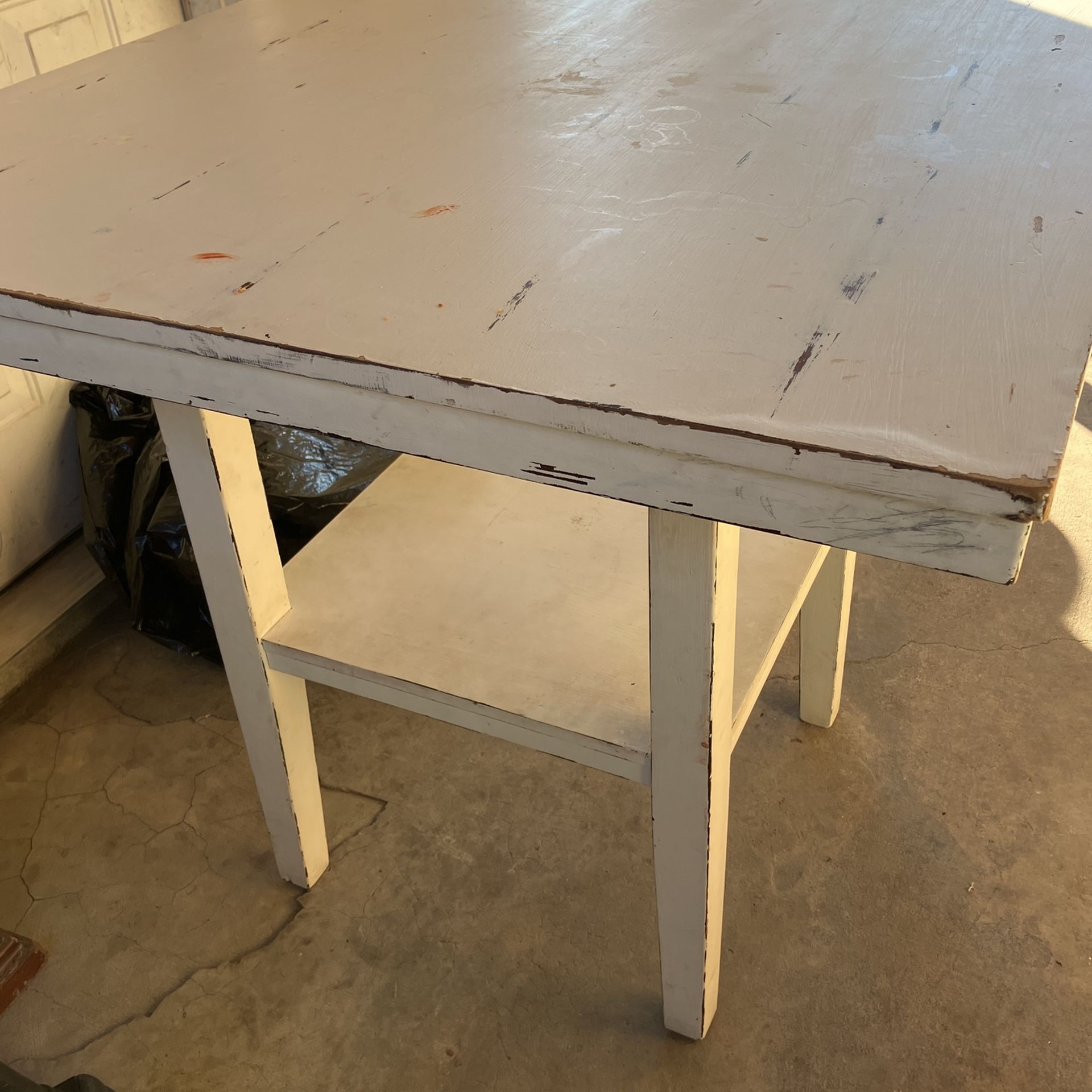 Table No Chairs