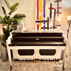Spinet Grand Beginner Piano – Unique Hand-Painted “Venom” Design