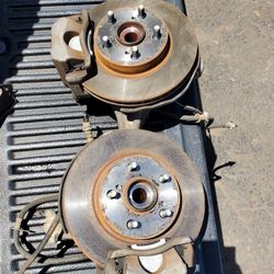 Selling front hubs off a 2007 Toyota Prius 