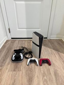 🔥 PS5 Pro Bundle – 3 Controllers – Like New 🔥