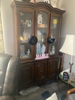 China Cabinet With Light 