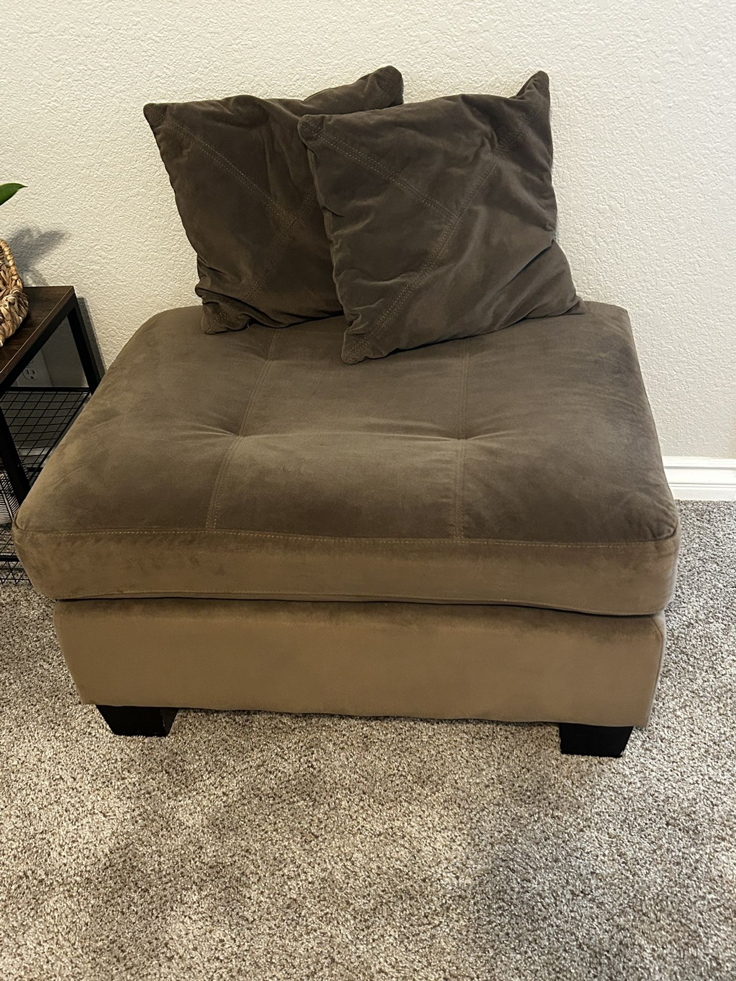 Like New! Light Brown Fabric Rectangle Accent Medium Ottoman With 2 Matching Pillows