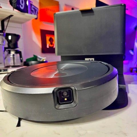 iRobot Roomba j9+ vacuum & extra parts!