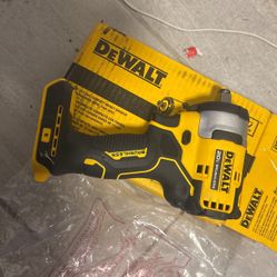 dewalt 1/2 in impact wrench BRAND NEW
