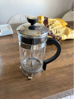 Small coffee press. Selling for $5
