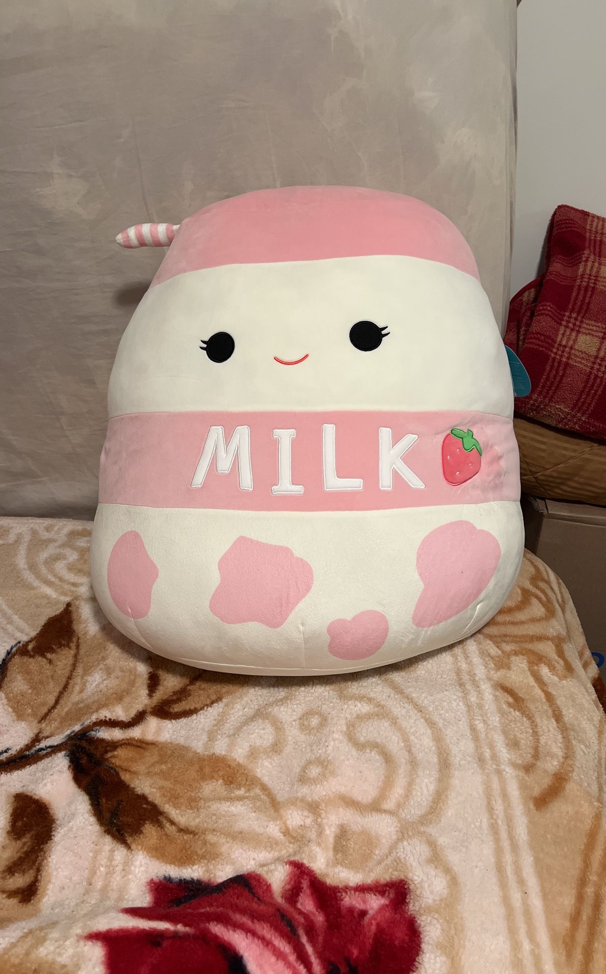 Amelia 24in Squishmallow : Strawberry Milk