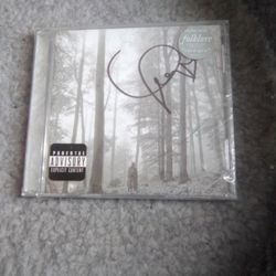 SIGNED  TAYLOR SWIFT FOLKLORE ALBUM