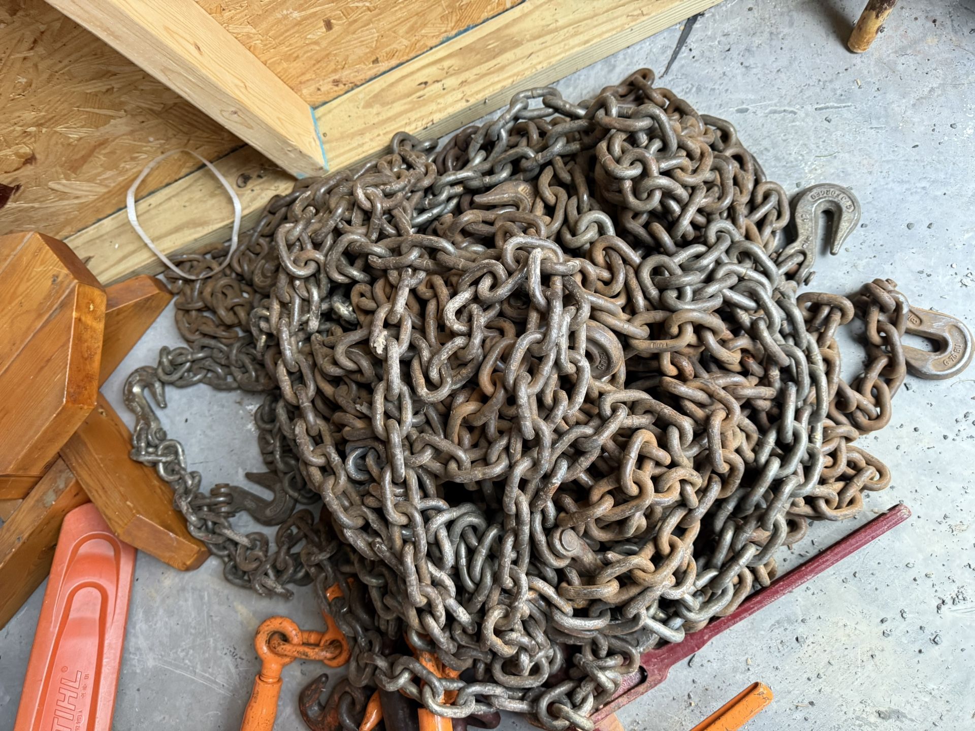 Chains, Binders, Ratchet Straps 