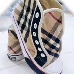 BURBERRY KIDS SHOES 10.5