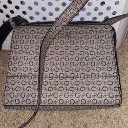 Guess Crossbody