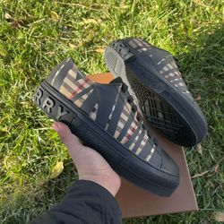 Burberry Black Shoes 