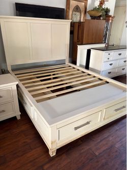 QUEEN SIZE  SET, WHITE, SOLID WOOD, SET OF FIVE