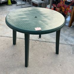 patio table/ extra table