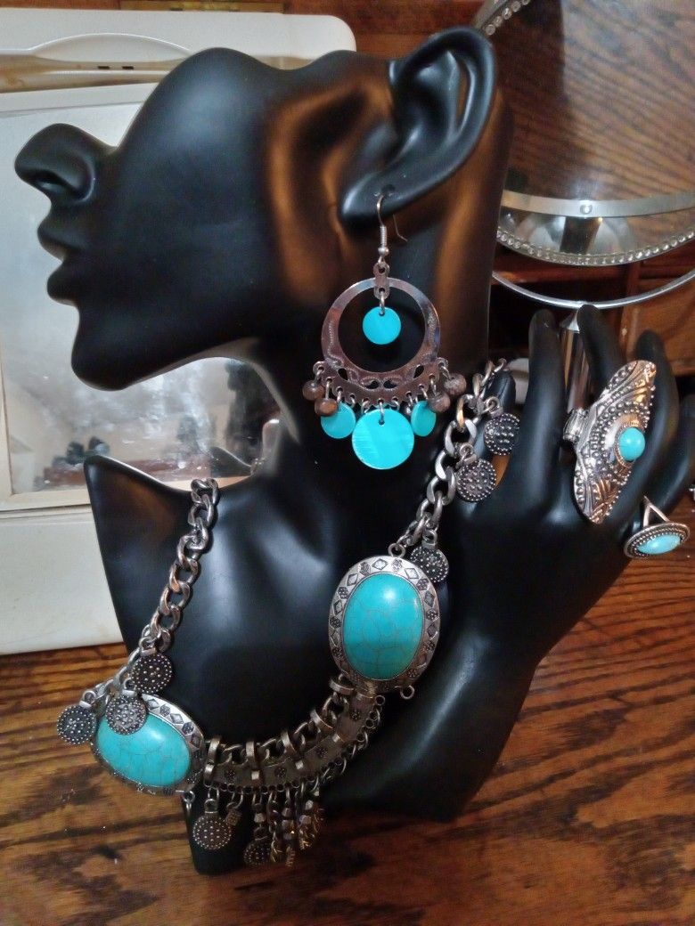 Beautiful Turquoise Jewelry Set