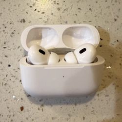 Apple Air Pros 2 In Excellent Condition 