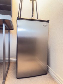 Sanyo Mini Fridge w/ Freezer