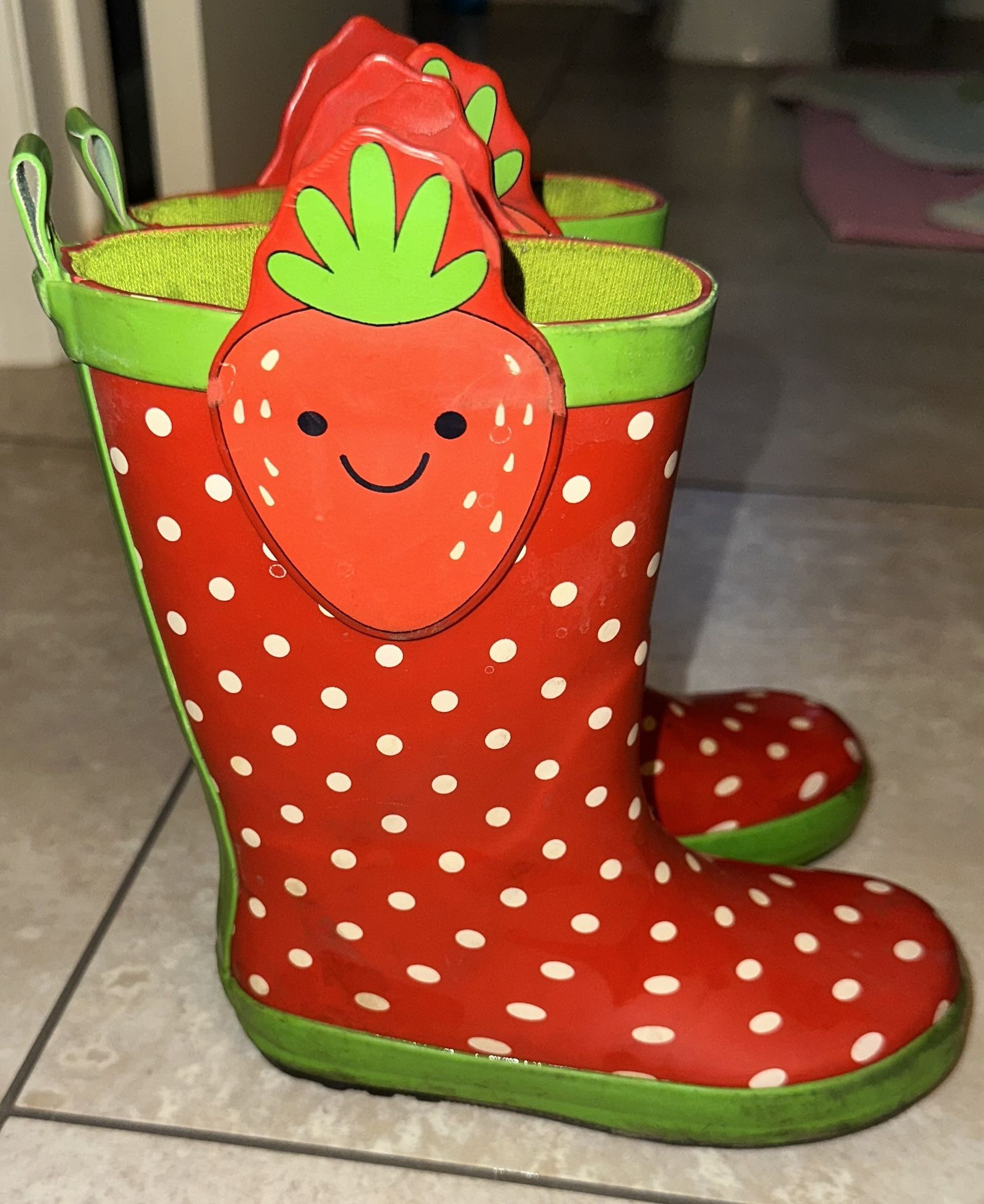 9C Strawberry Rain Boots