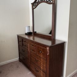 Ashley Leahlyn - Dresser & Bedroom Mirror - Warm Brown