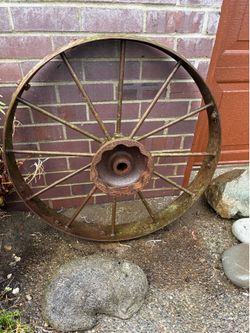Antique cast iron steel farm wagon wheel with a heavy scalloped fluted center nub 30”