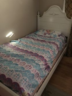 Twin size bed with 2 mattress’