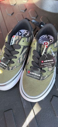 Air walk youth Shoes Size 13