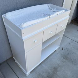Like New - Nursery Dresser + Changing Table and Pad 
