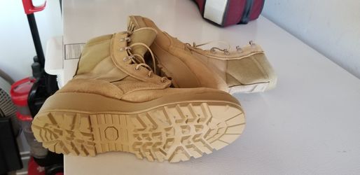 Vibrant boots brand new