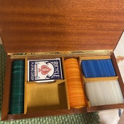 Vintage Elegant Wooden Poker Set 