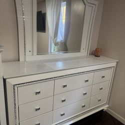 Luxury 9 Drawer Dressed With Light Mirror 
