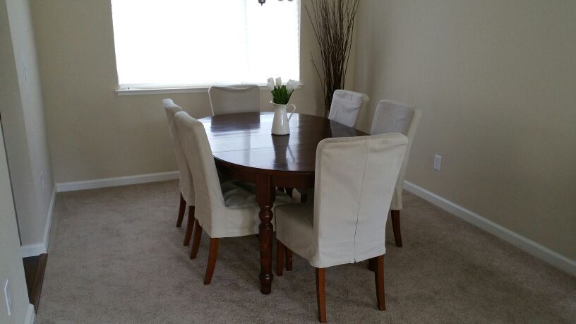 Pottery Barn Evelyn Extending Round Dining Table w/Chairs - $500