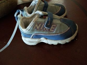 Nike shoes size 5