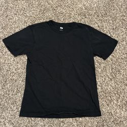 2 Black Uniqlo T, Small