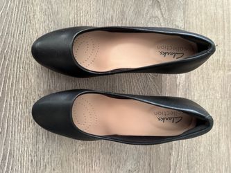 Clarks Collection Black Leather Heels Size: 7