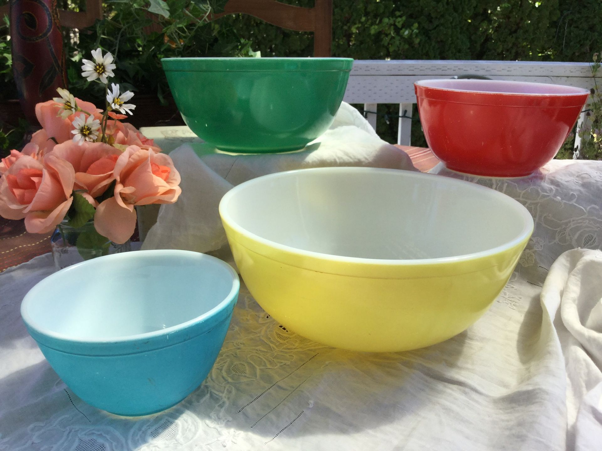 **PENDING SALE**Pyrex Nesting Bowls in Primary Colors