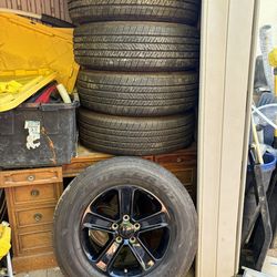 The Bridgestone Dueler H/T 685 255/70R18 113T M+S