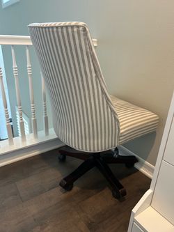 Upholstered Swivel Desk Chair with Casters