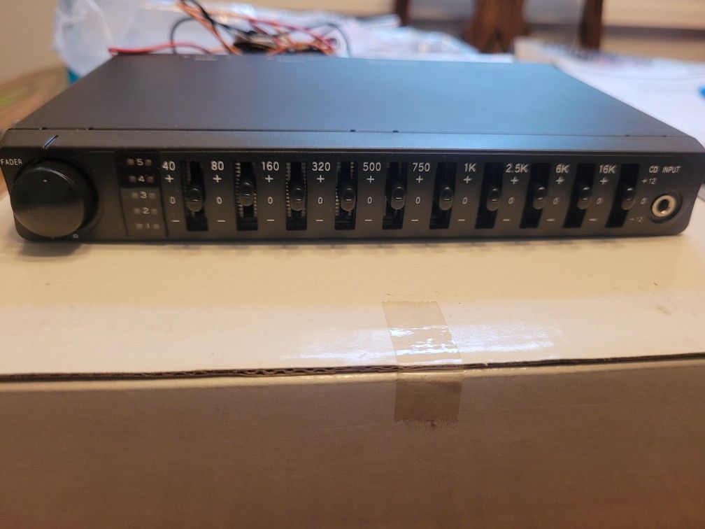 10 Band Graphic Equalizer w/Sub Out