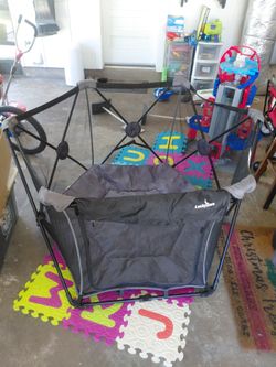 Lucky dove travel play yard