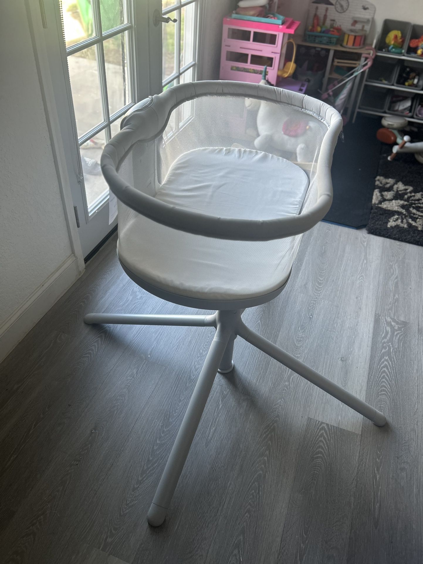 Halo innovations BassiNest Swivel with snuggle me organic