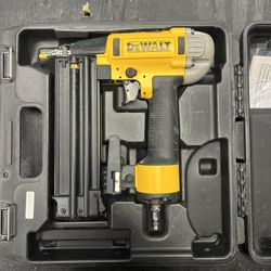 Dewalt 18 Gauge Brad Nailer 