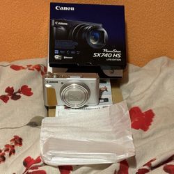 Canon PowerShot SX740 HS Camera Digital Compact Camera - Silver.